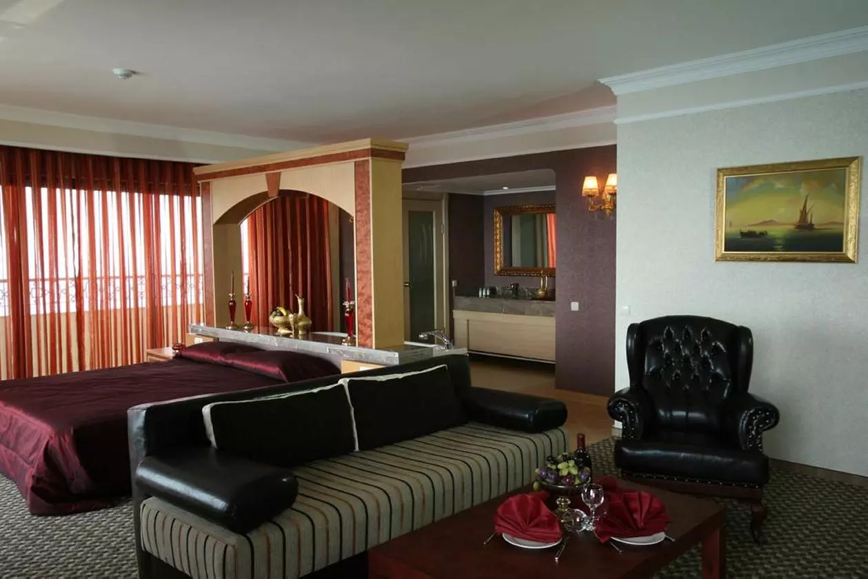 UTOPIA_SHABAVIZ (14).jpg